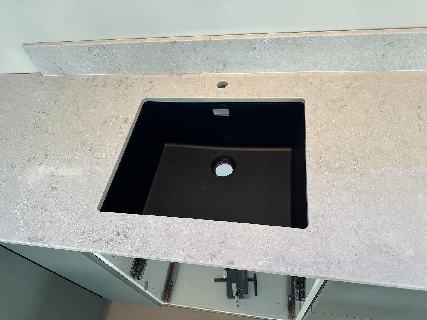 Køkkenbordplade i Caesarstone Bianco Drift, Åsa – billede 4