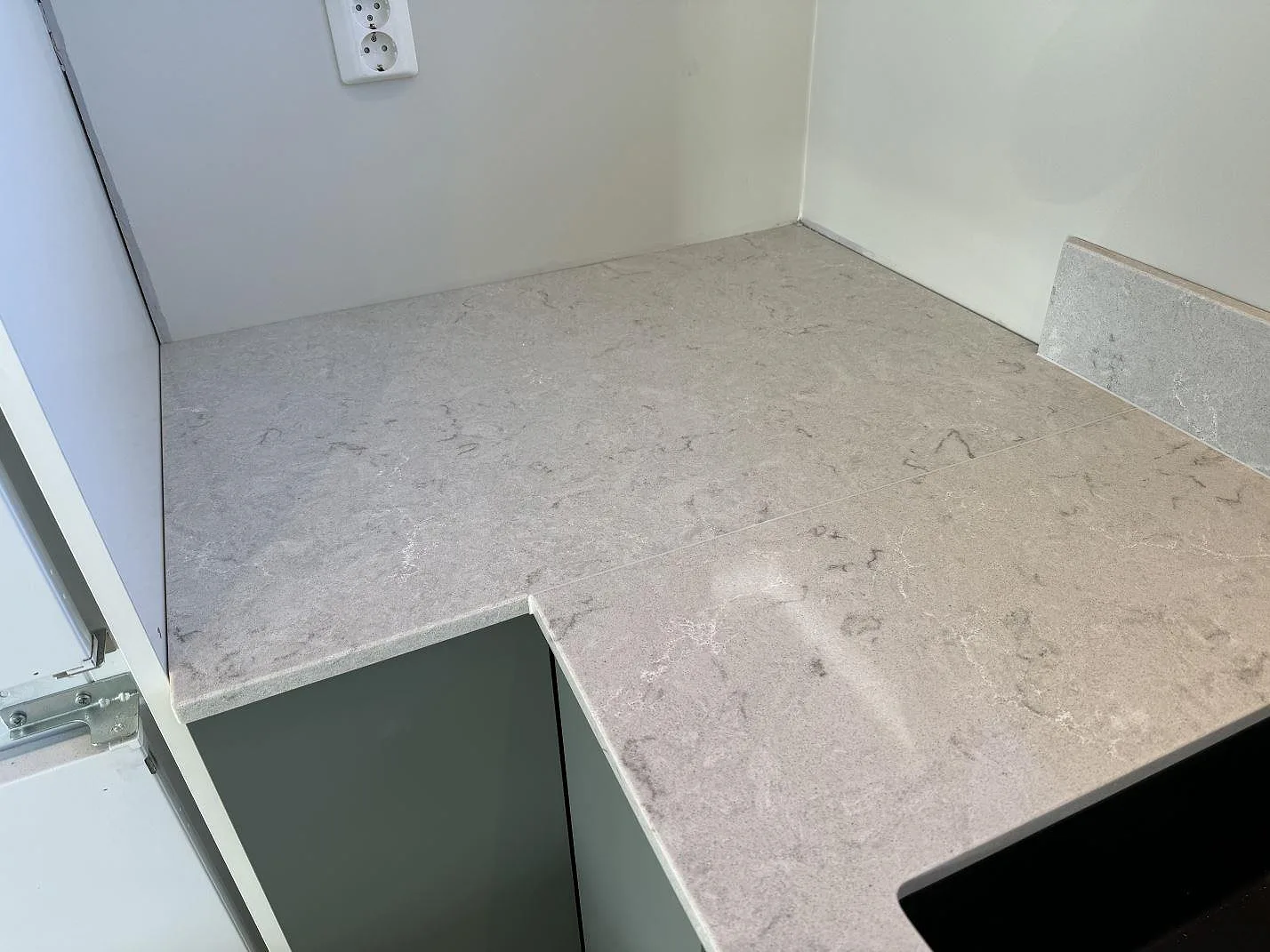 Køkkenbordplade i Caesarstone Bianco Drift, Åsa – billede 8