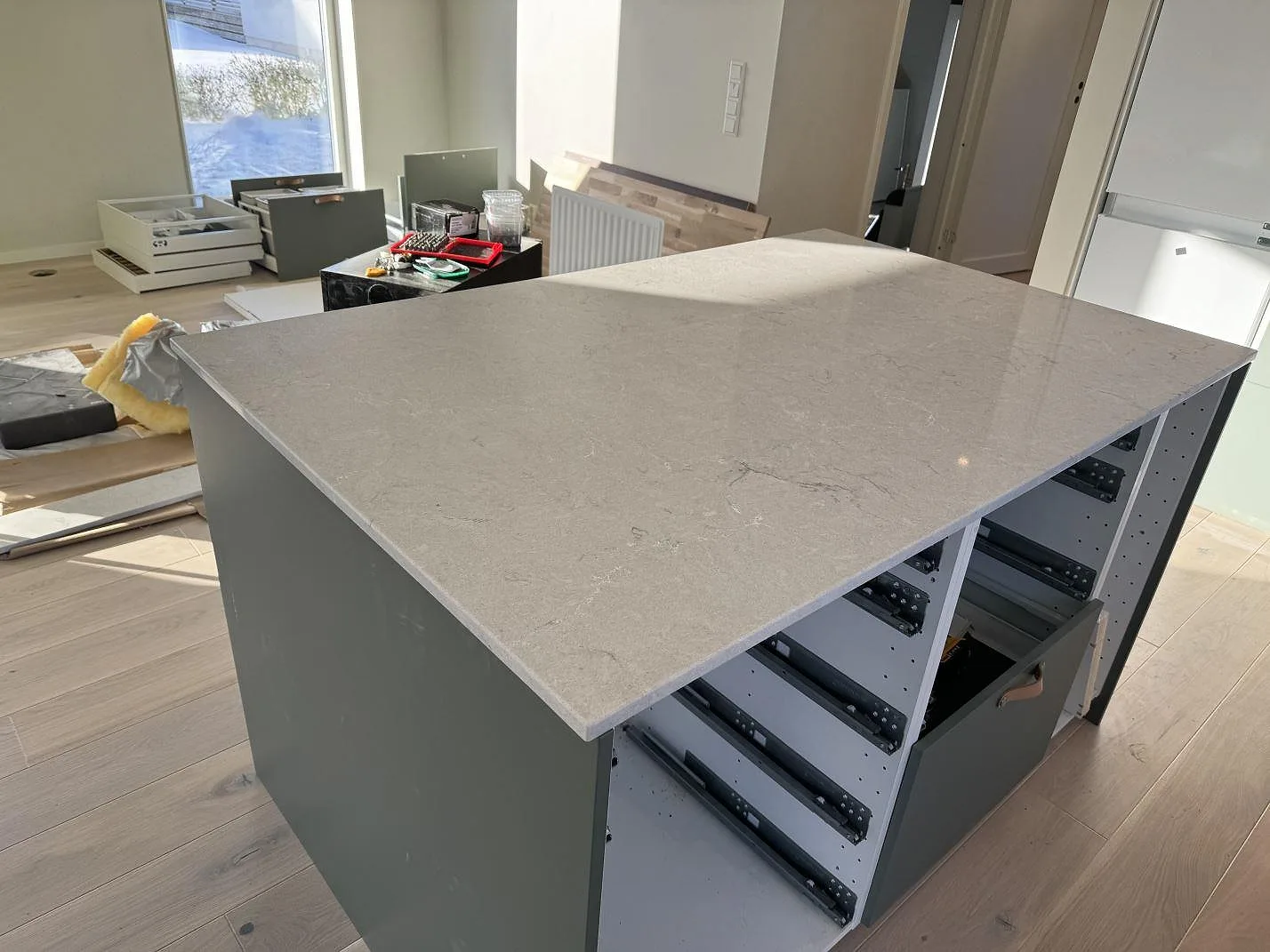 Køkkenbordplade i Caesarstone Bianco Drift, Åsa – billede 2