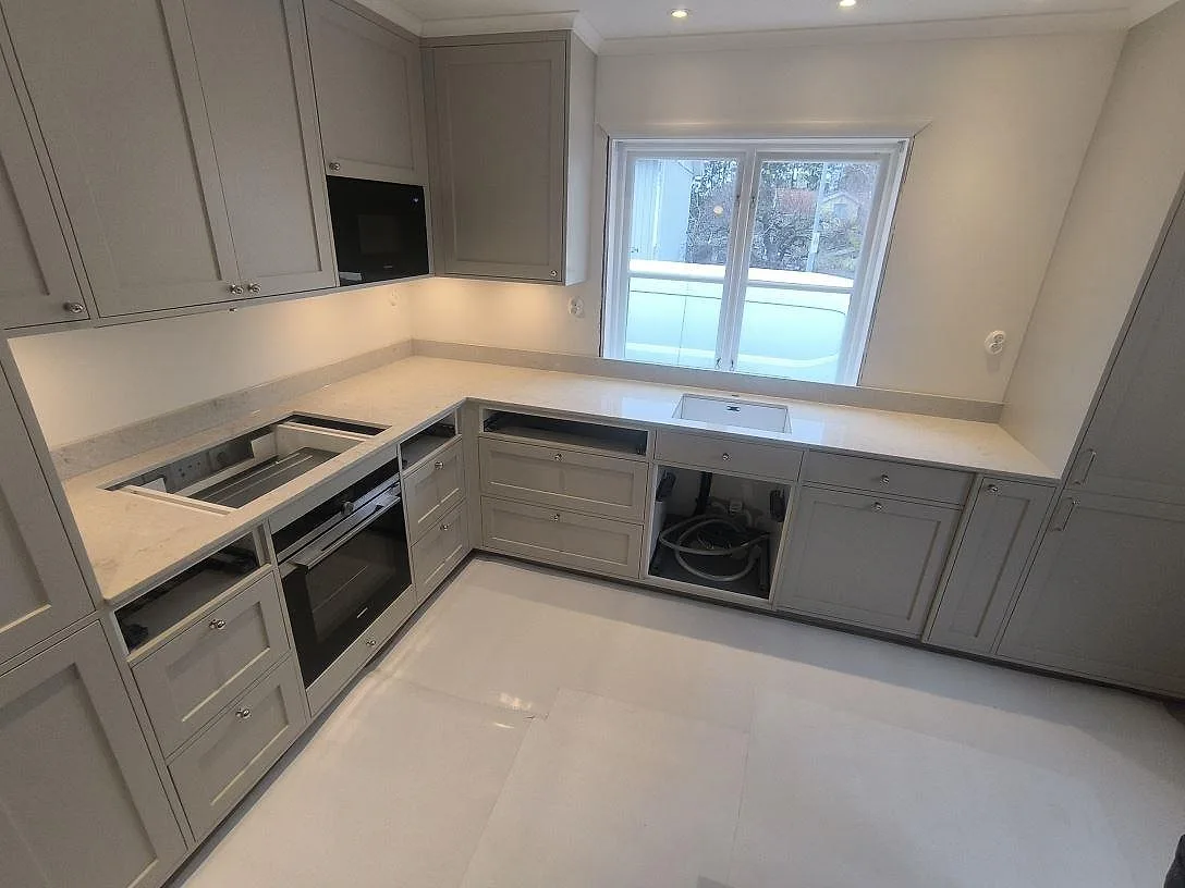 Køkkenbordplade i Caesarstone Bianco Drift, Enskede – billede 2