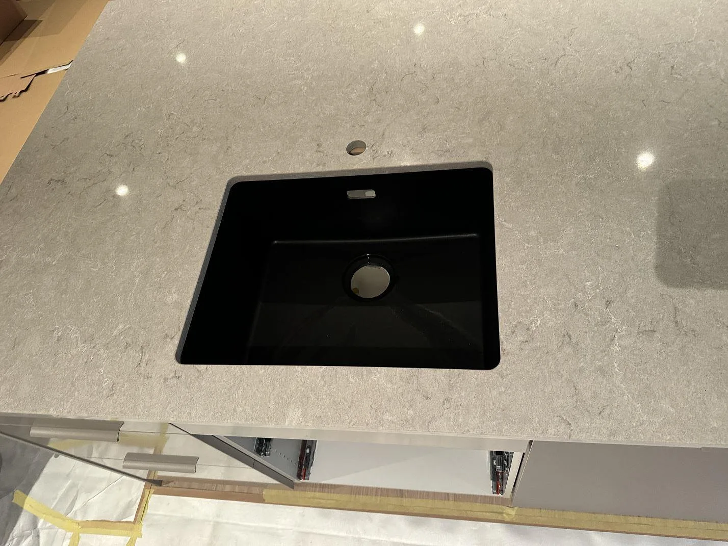Køkkenbordplade i Caesarstone Bianco Drift, Halmstad – billede 7
