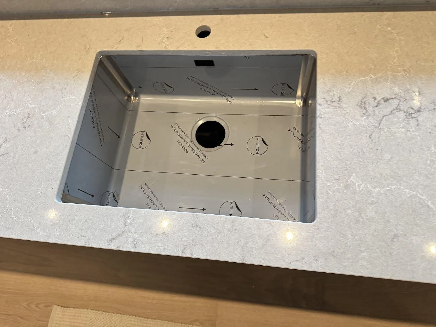 Køkkenbordplade i Caesarstone Bianco Drift, Kalmar – billede 6
