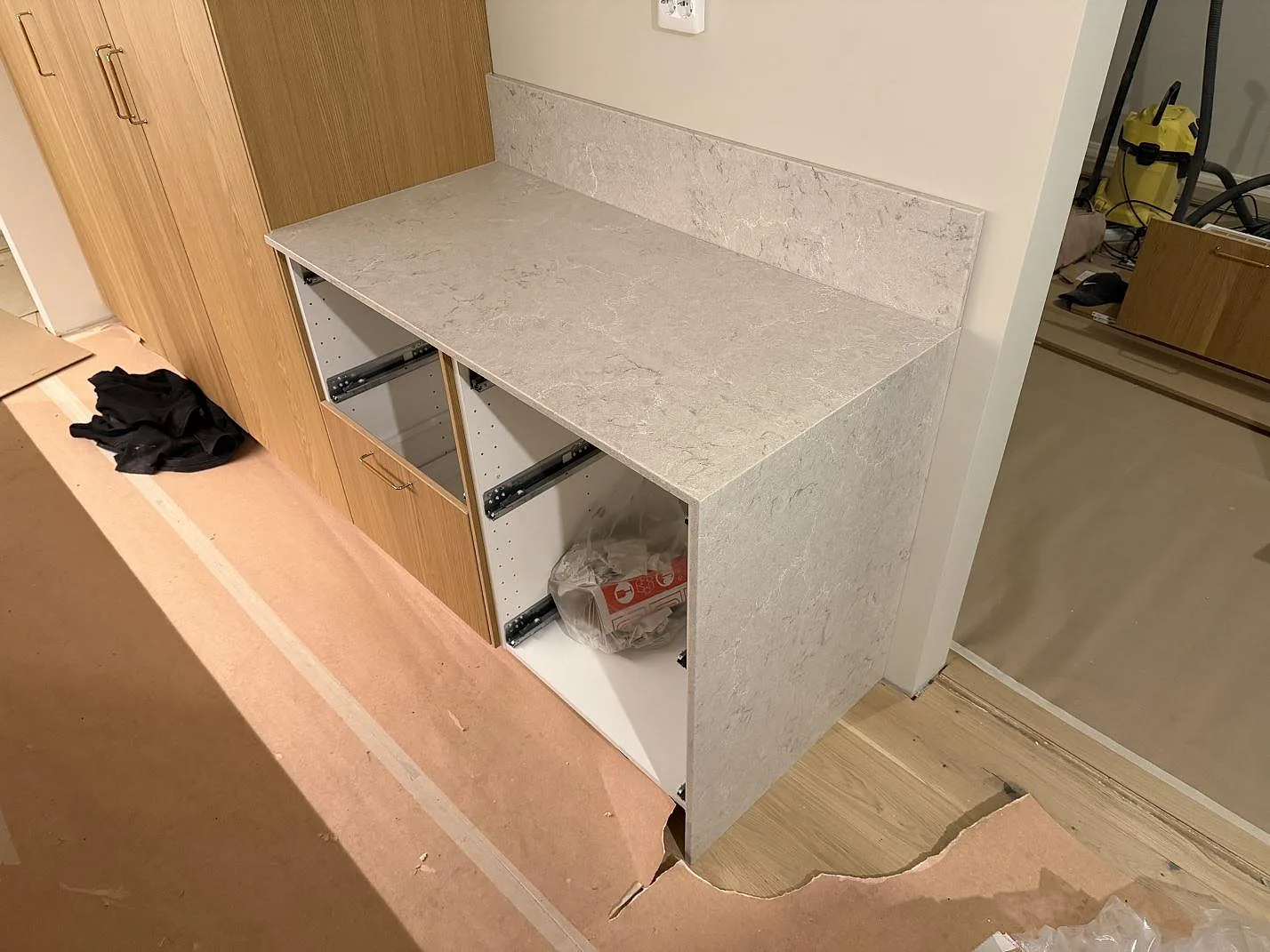 Køkkenbordplade i Caesarstone Bianco Drift, Karlstad – billede 7