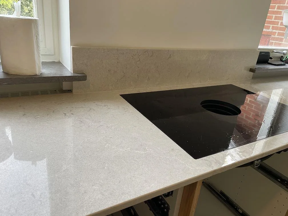 Køkkenbordplade i Caesarstone Bianco Drift, Malmö – billede 5