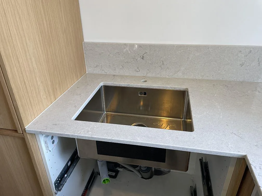 Køkkenbordplade i Caesarstone Bianco Drift, Malmö – billede 3