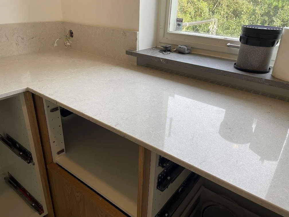 Køkkenbordplade i Caesarstone Bianco Drift, Malmö – billede 6