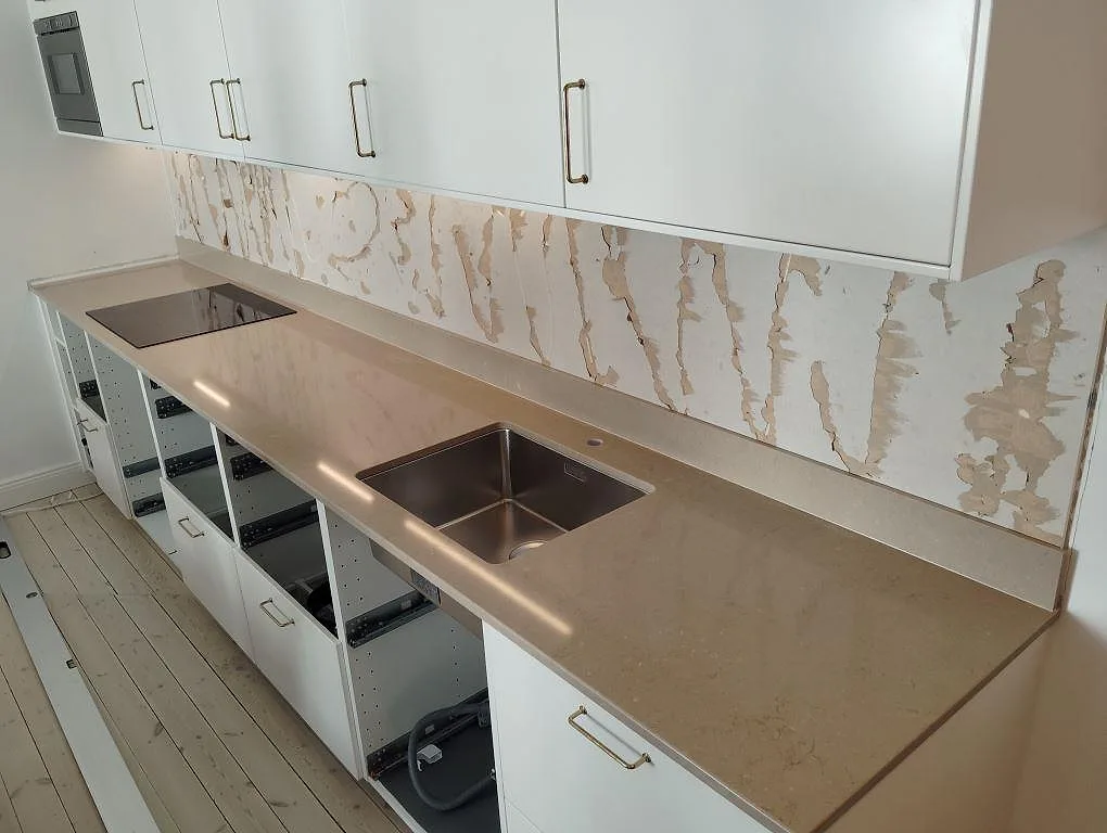 Køkkenbordplade i Caesarstone Bianco Drift, Stockholm