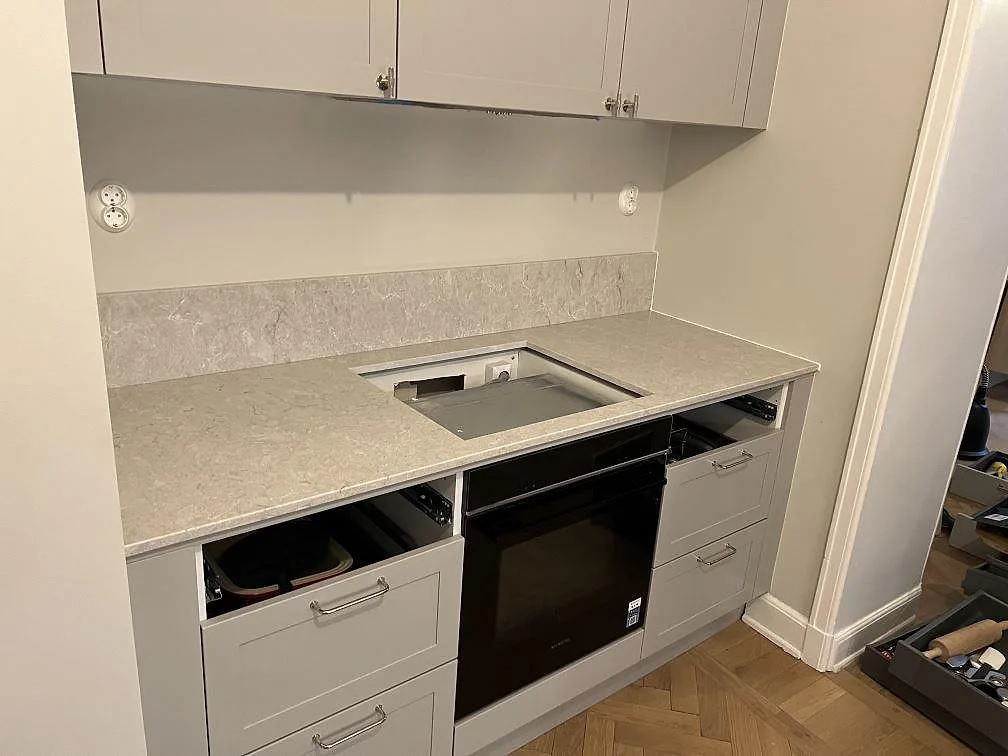 Køkkenbordplade i Caesarstone Bianco Drift, Stockholm – billede 2