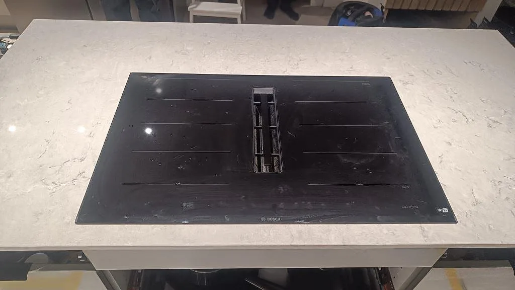 Køkkenbordplade i Caesarstone Bianco Drift, Tidaholm – billede 6