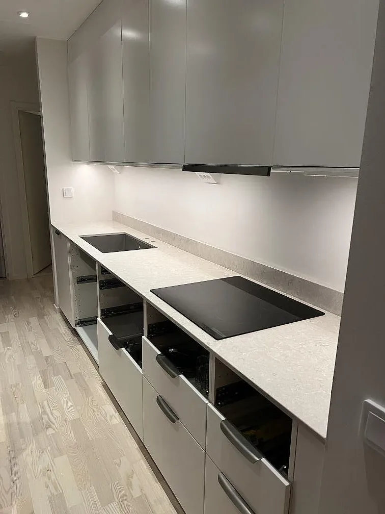 Køkkenbordplade i Caesarstone Bianco Drift, Uppsala – billede 2