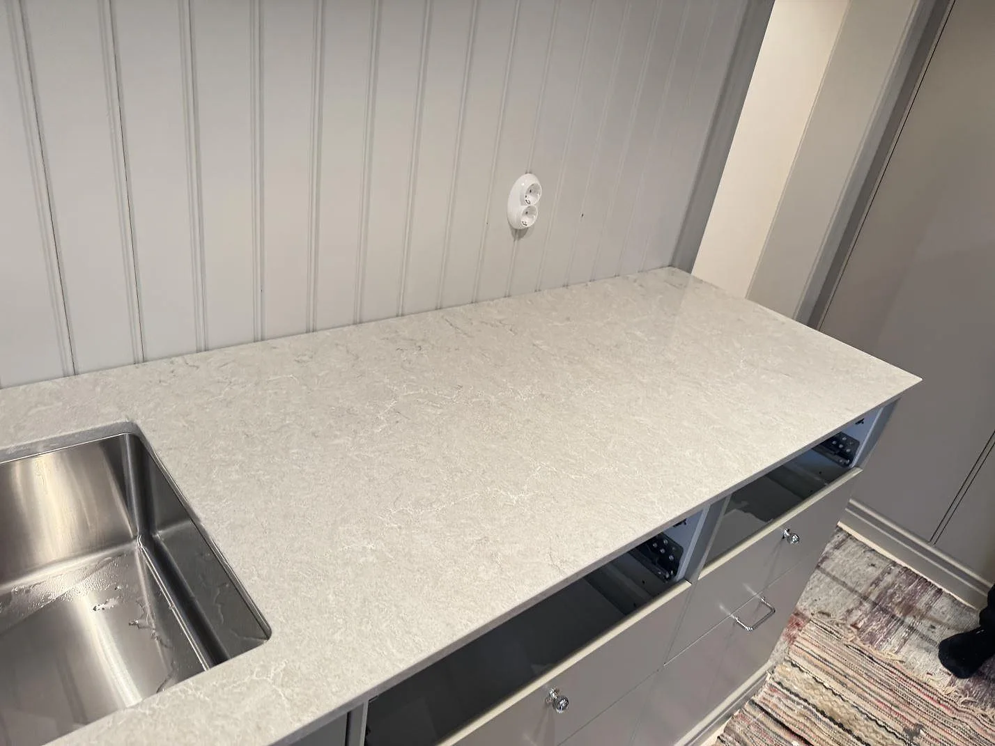 Køkkenbordplade i Caesarstone Bianco Drift, Vårgårda – billede 6