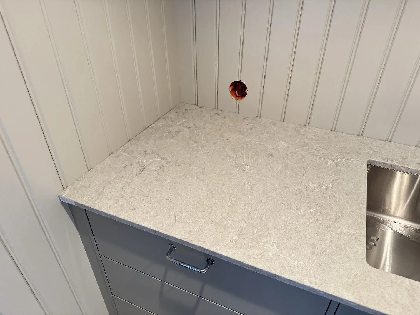 Køkkenbordplade i Caesarstone Bianco Drift, Vårgårda – billede 7