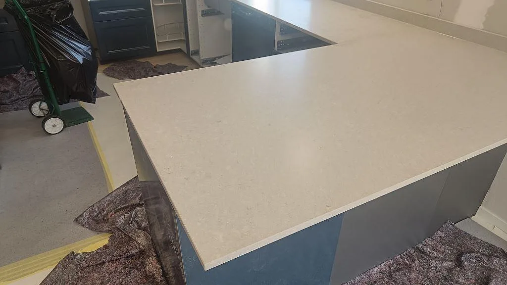 Køkkenbordplade i Caesarstone Clamshell, Falköping – billede 4