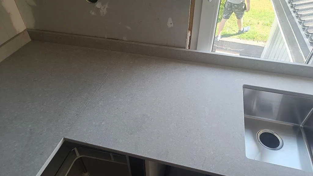 Køkkenbordplade i Caesarstone Clamshell, Falköping – billede 3