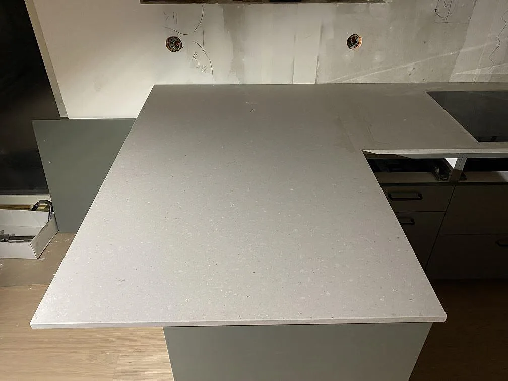 Køkkenbordplade i Caesarstone Clamshell, Lerum – billede 2