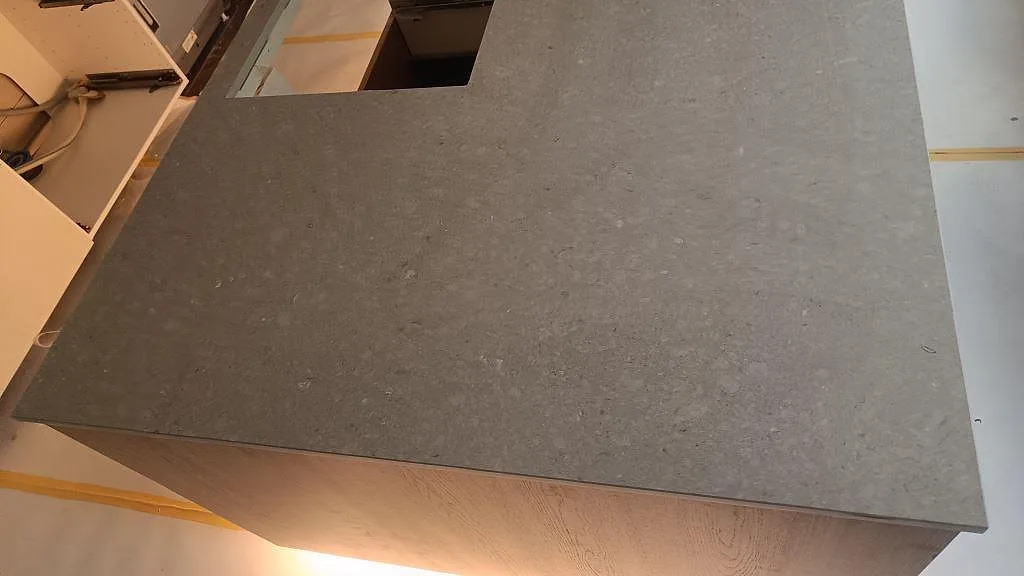 Køkkenbordplade i Caesarstone Clamshell, Malmö – billede 2