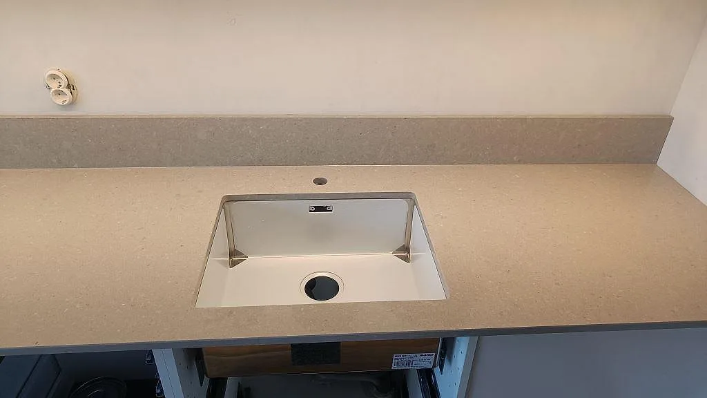 Køkkenbordplade i Caesarstone Clamshell, Malmö – billede 2