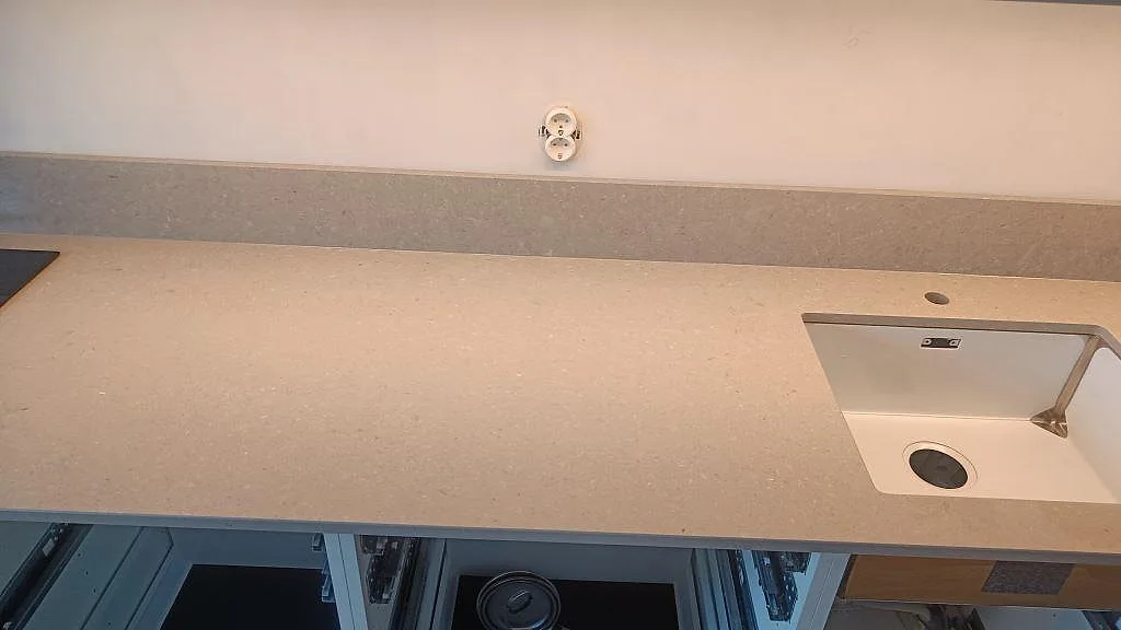 Køkkenbordplade i Caesarstone Clamshell, Malmö – billede 5