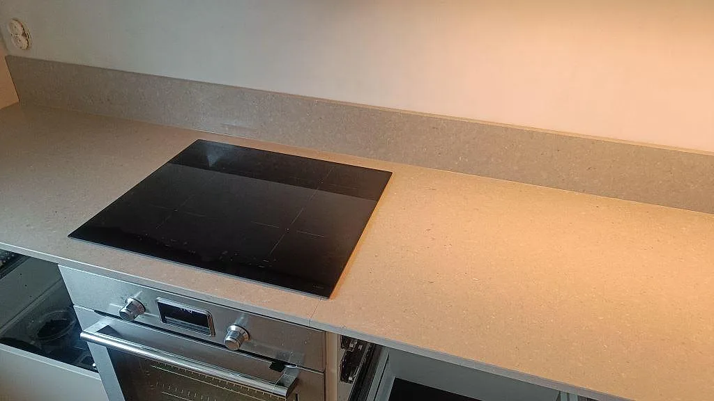 Køkkenbordplade i Caesarstone Clamshell, Malmö – billede 3
