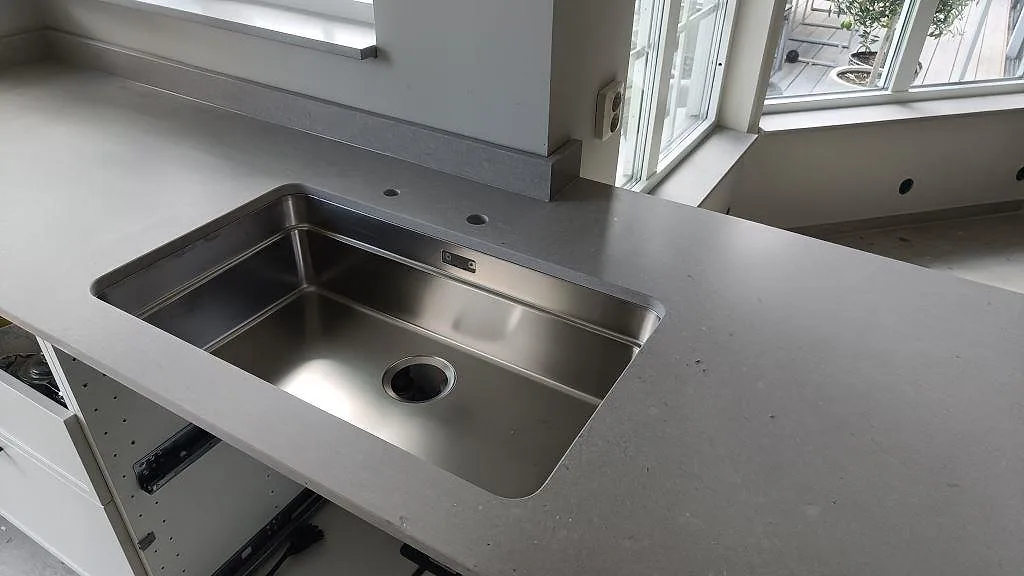 Køkkenbordplade i Caesarstone Clamshell, Södra Sandby – billede 3