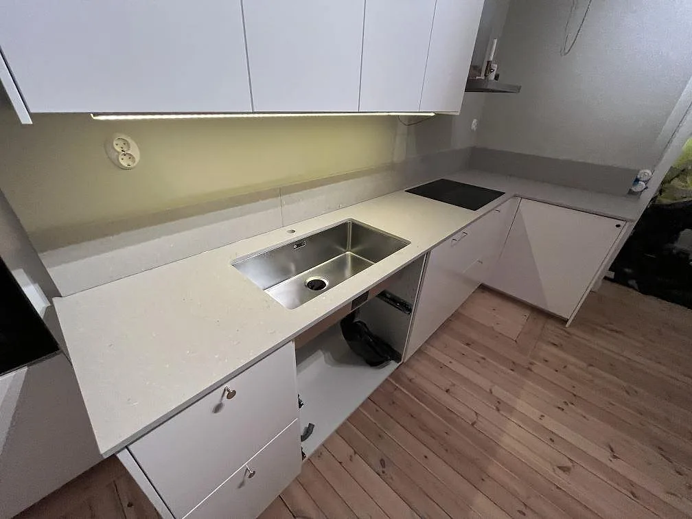 Køkkenbordplade i Caesarstone Clamshell, Solna