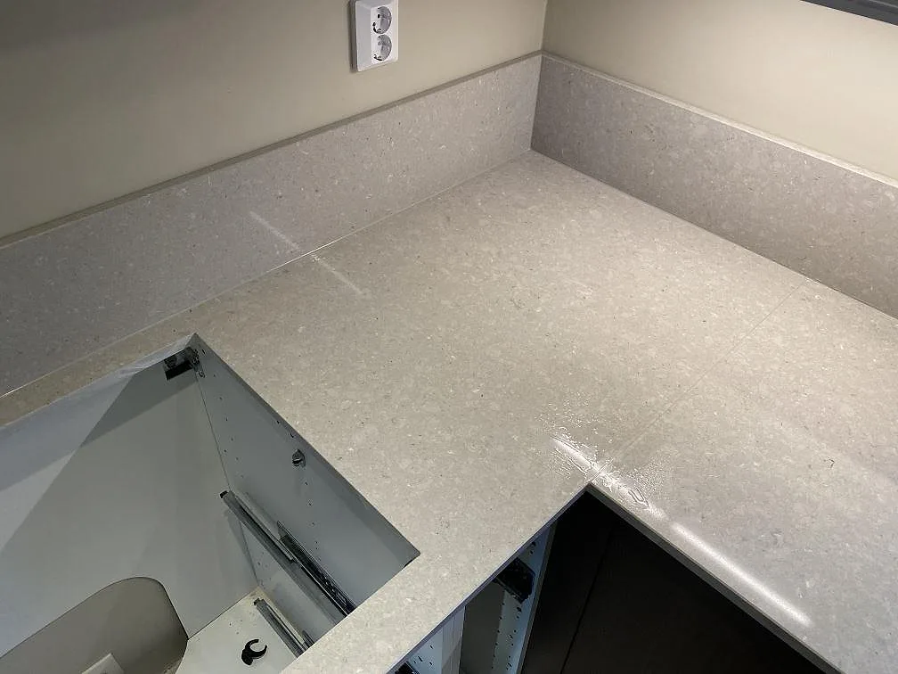 Køkkenbordplade i Caesarstone Clamshell, Torslanda – billede 5