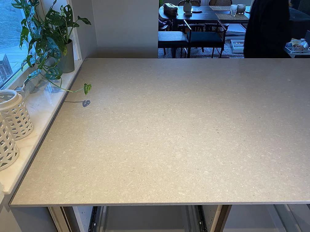 Køkkenbordplade i Caesarstone Clamshell, Torslanda – billede 7
