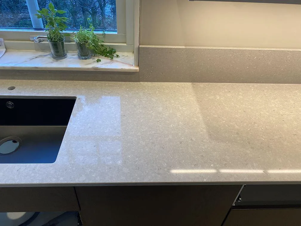 Køkkenbordplade i Caesarstone Clamshell, Torslanda – billede 3
