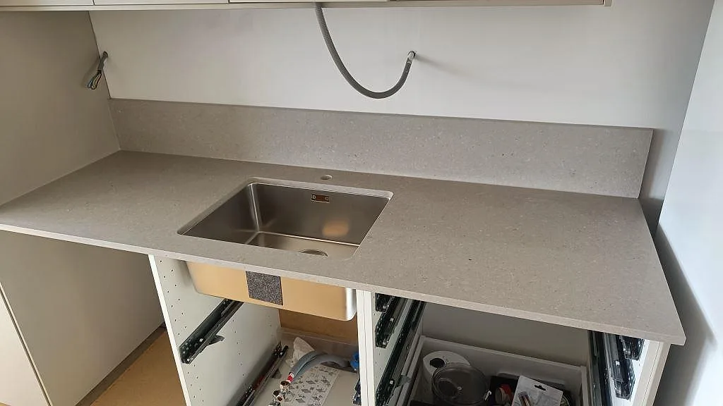 Køkkenbordplade i Caesarstone Clamshell, Torslanda – billede 5