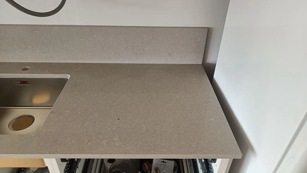 Køkkenbordplade i Caesarstone Clamshell, Torslanda – billede 7