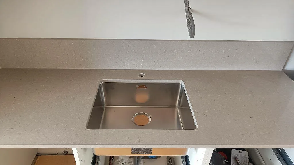 Køkkenbordplade i Caesarstone Clamshell, Torslanda – billede 6