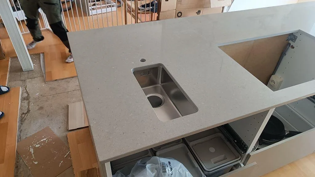 Køkkenbordplade i Caesarstone Clamshell, Torslanda – billede 2