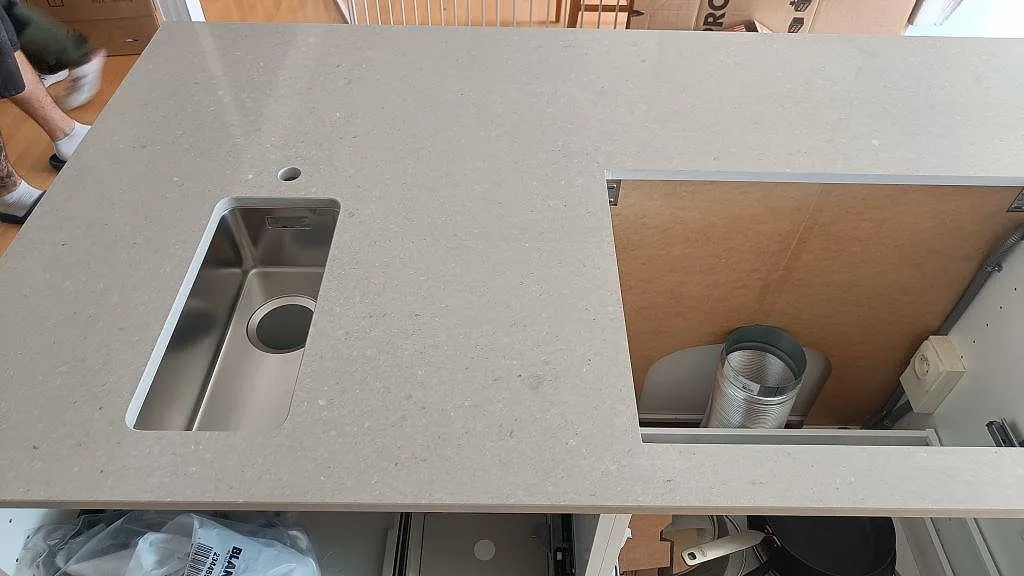 Køkkenbordplade i Caesarstone Clamshell, Torslanda – billede 3