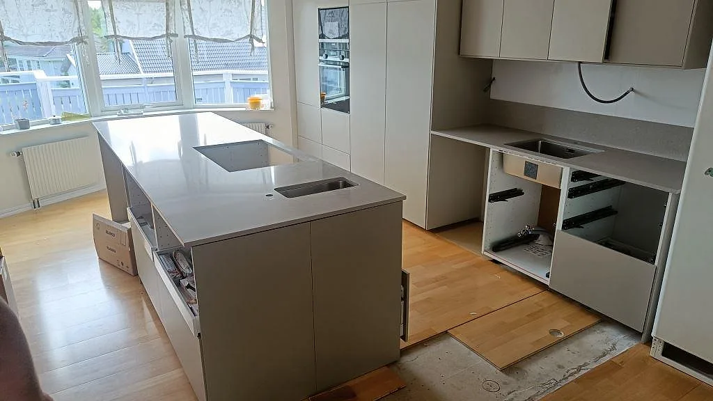 Køkkenbordplade i Caesarstone Clamshell, Torslanda
