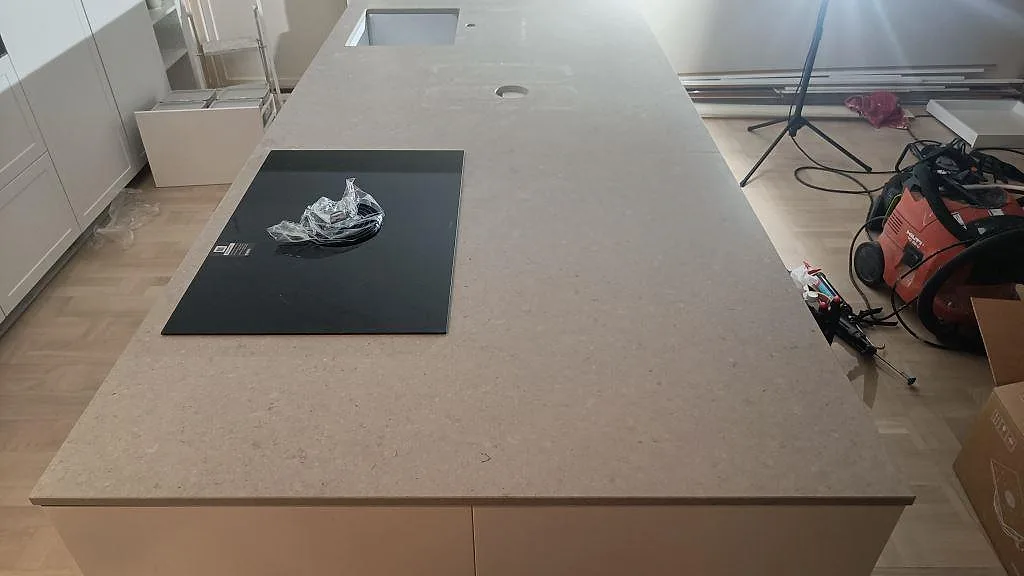 Køkkenbordplade i Caesarstone Clamshell, Västra Frölunda – billede 2