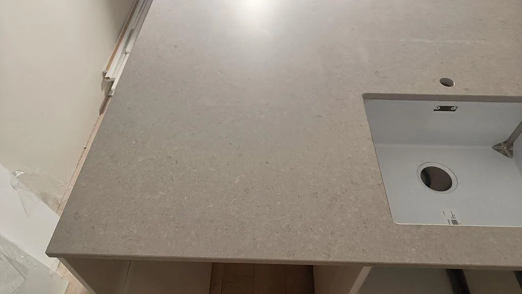 Køkkenbordplade i Caesarstone Clamshell, Västra Frölunda – billede 7
