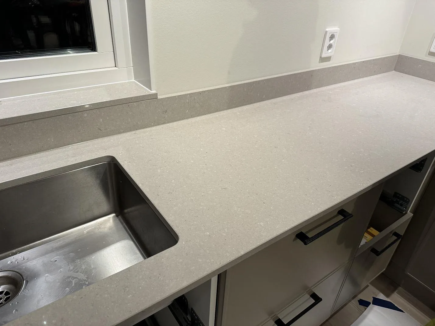 Køkkenbordplade i Caesarstone Clamshell, Veinge