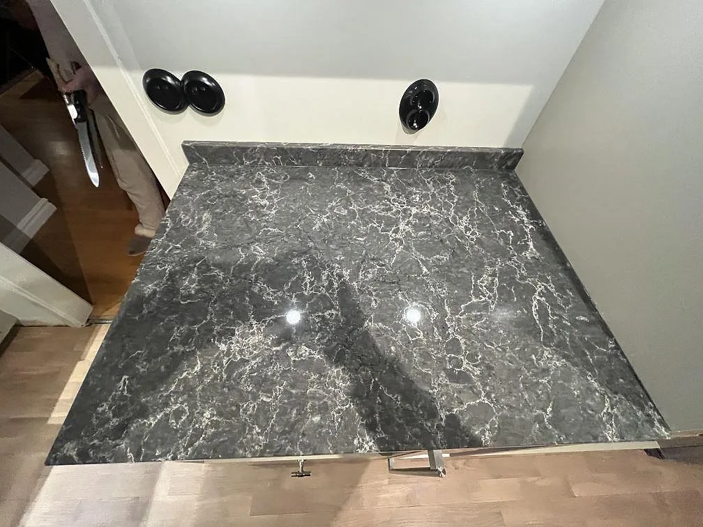Køkkenbordplade i Caesarstone Coastal Grey, Västerås – billede 2