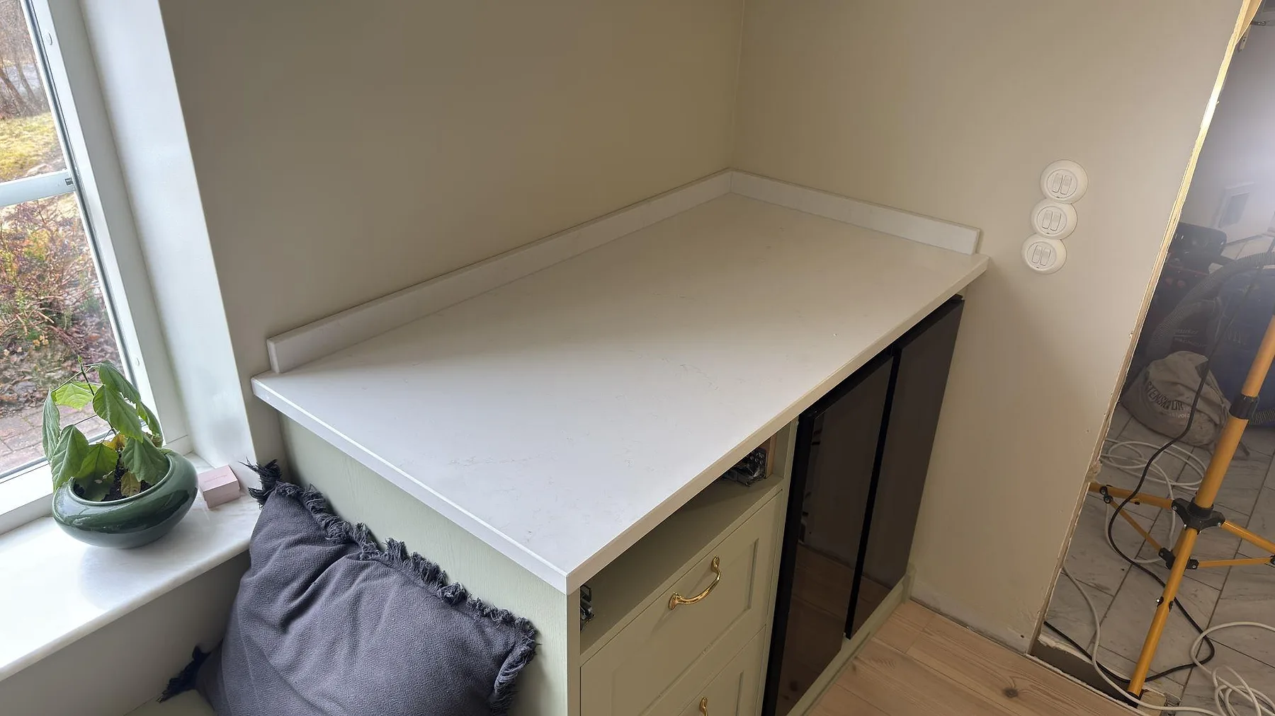 Køkkenbordplade i Caesarstone Frosty Carrina, Vaxholm – billede 4