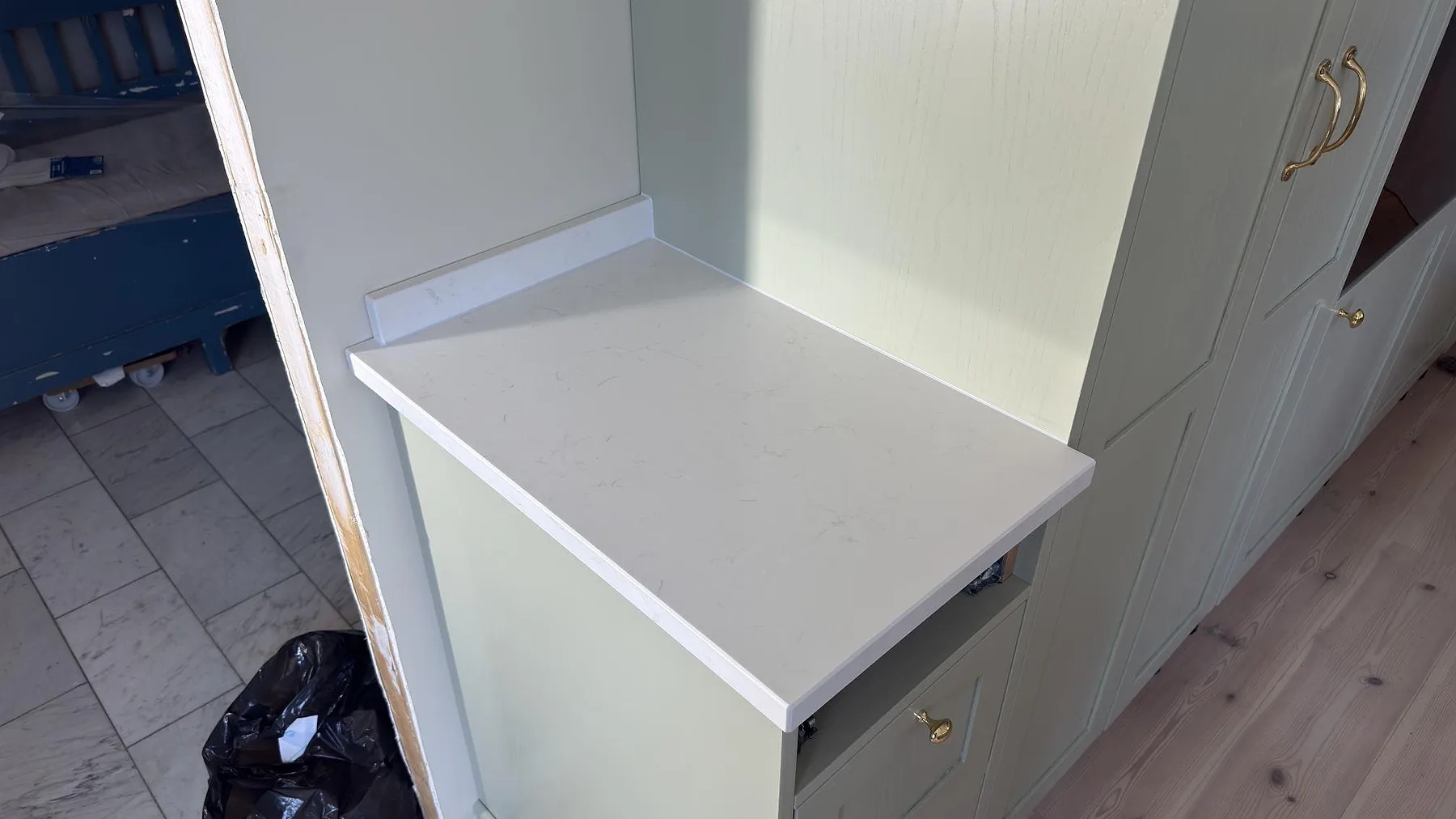 Køkkenbordplade i Caesarstone Frosty Carrina, Vaxholm – billede 5