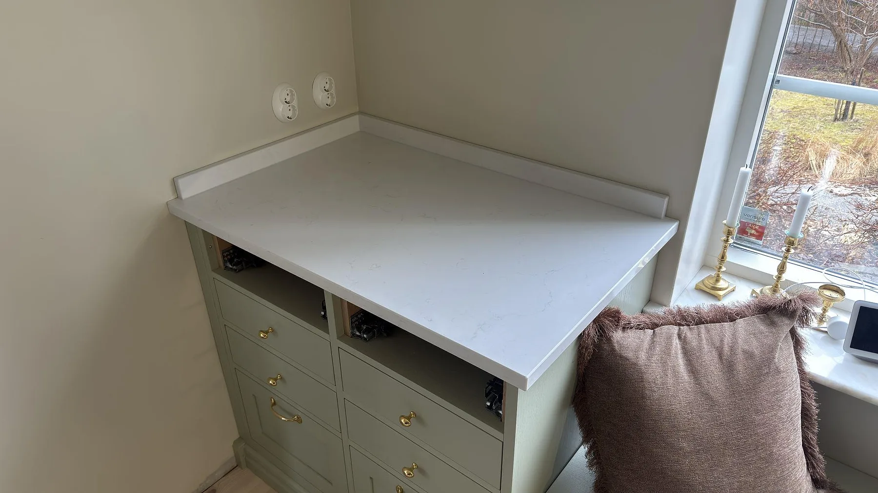 Køkkenbordplade i Caesarstone Frosty Carrina, Vaxholm – billede 3