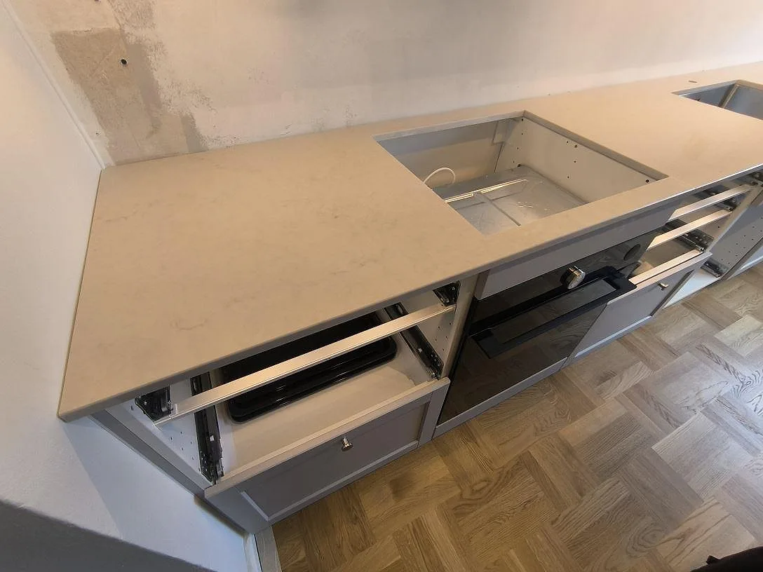Køkkenbordplade i Caesarstone London Grey, Solna – billede 3