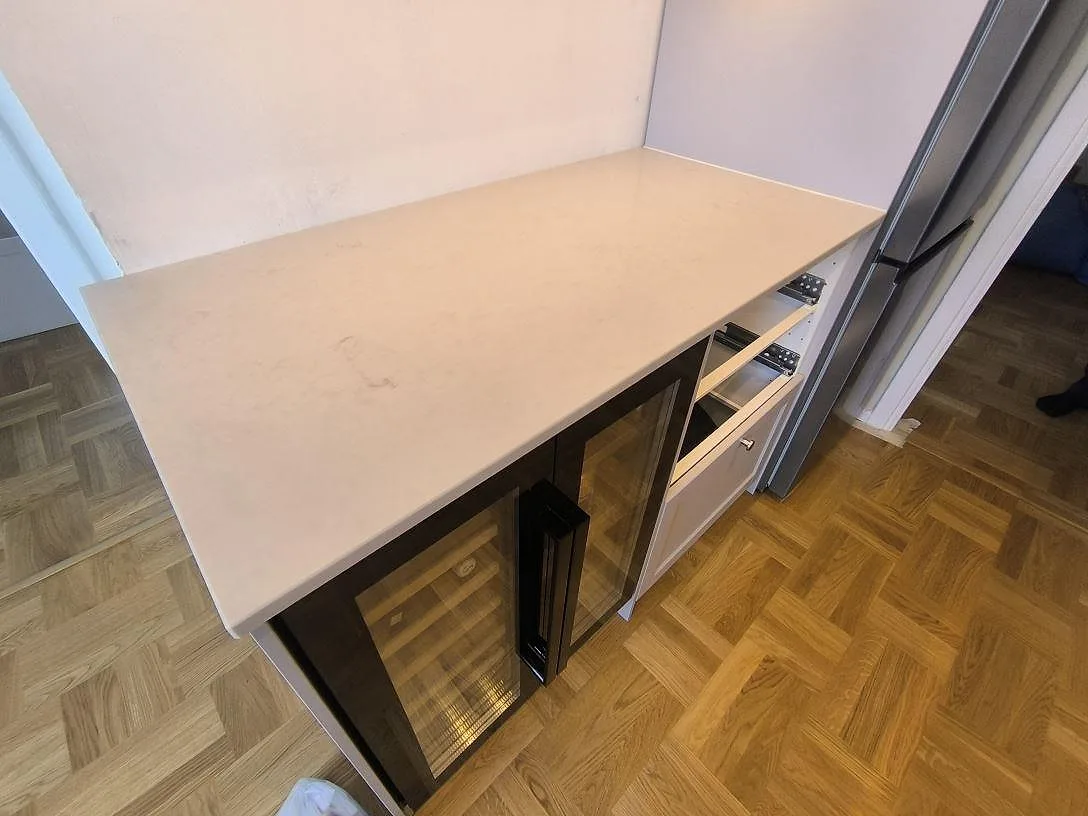 Køkkenbordplade i Caesarstone London Grey, Solna – billede 4
