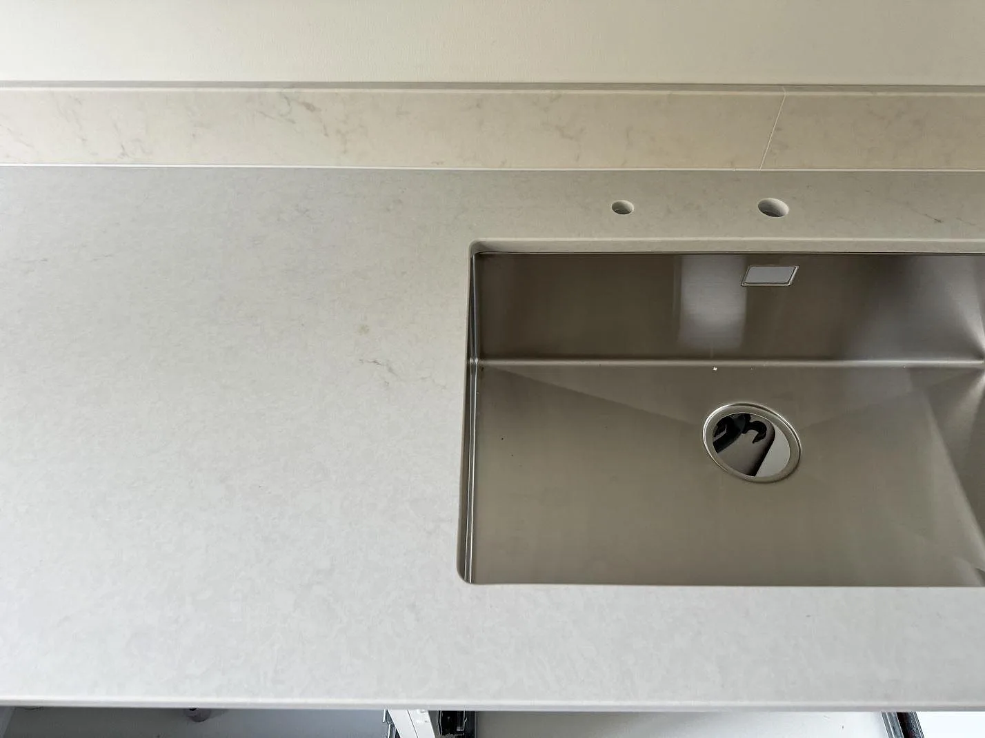 Køkkenbordplade i Caesarstone London Grey, växjö – billede 3