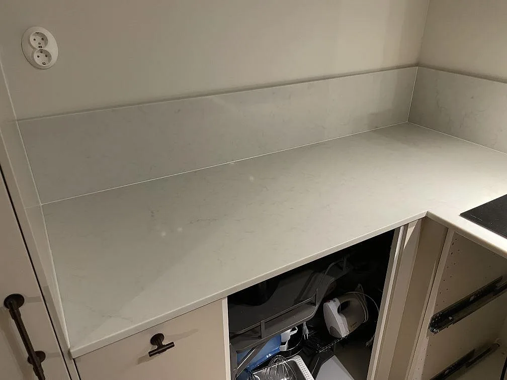 Køkkenbordplade i Caesarstone London Grey, Vallentuna – billede 4