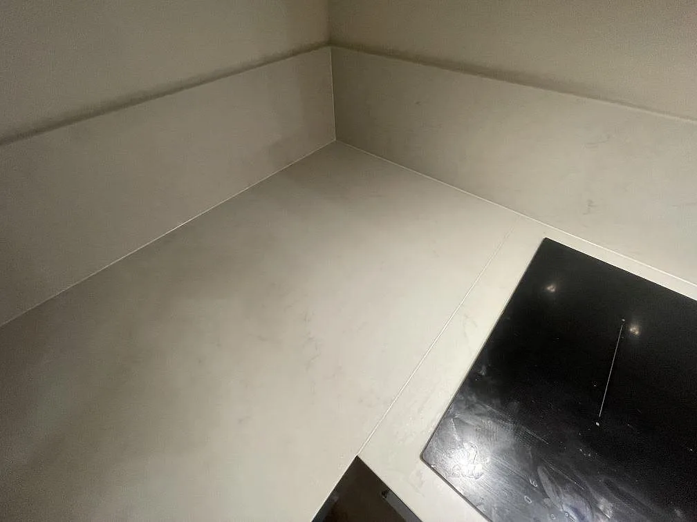 Køkkenbordplade i Caesarstone London Grey, Vallentuna – billede 6