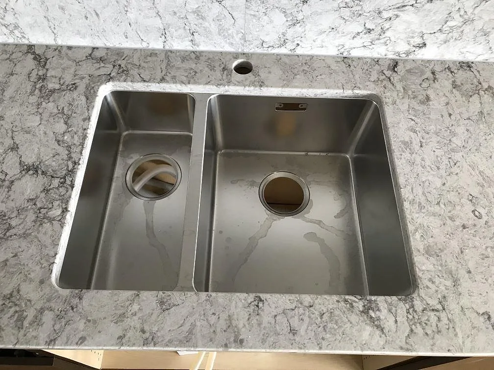 Køkkenbordplade i Caesarstone Moorland Fog, Bohus – billede 3