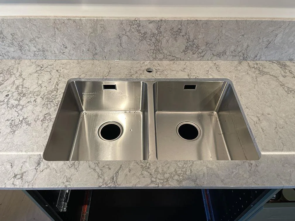 Køkkenbordplade i Caesarstone Moorland Fuge, Borensberg – billede 3