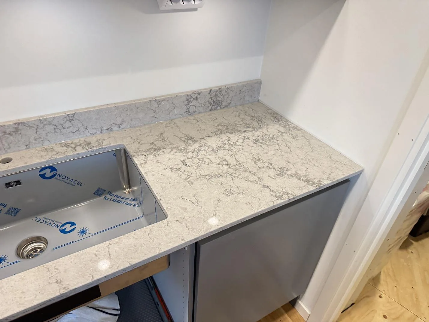 Køkkenbordplade i Caesarstone Moorland Fuge, Göteborg – billede 5