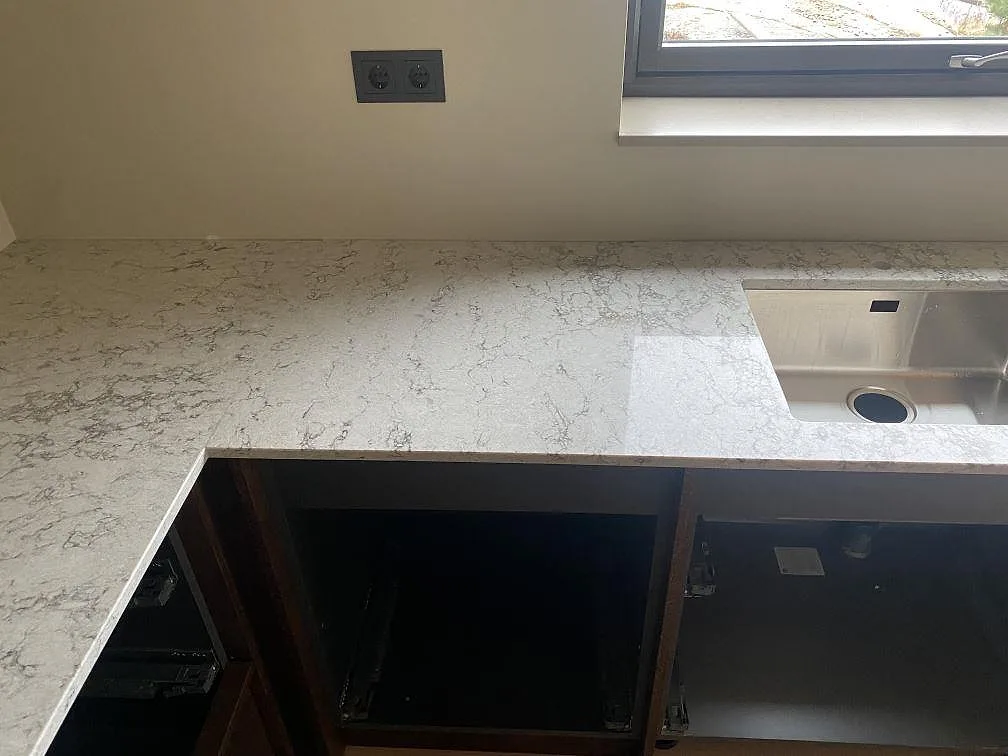 Køkkenbordplade i Caesarstone Moorland Fog, Grebbestad – billede 3